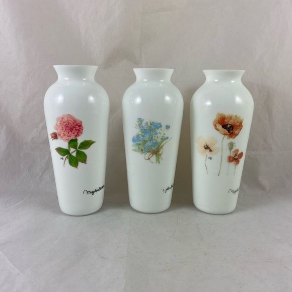 MARJOLEIN BASTIN set of 3 Nature’s Sketchbook Signed Bud Vases Milk Glass 6”Tall - Picture 1 of 14